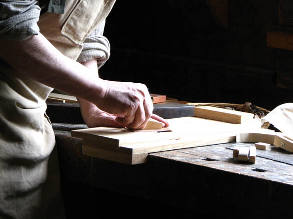 Nacemos de la influencia y formación  heredada en el sector de la <strong>carpintería de madera y ebanistería  en Vallmoll.</strong>